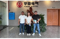 海外客戶來廠采購遠(yuǎn)程遙控型5噸湘潭鋰電池電機(jī)車