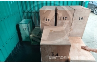 一批礦用湘潭電機(jī)車配件裝車發(fā)往海外