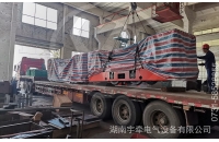 一批8噸雙駕駛室湘潭電機(jī)車裝車發(fā)貨